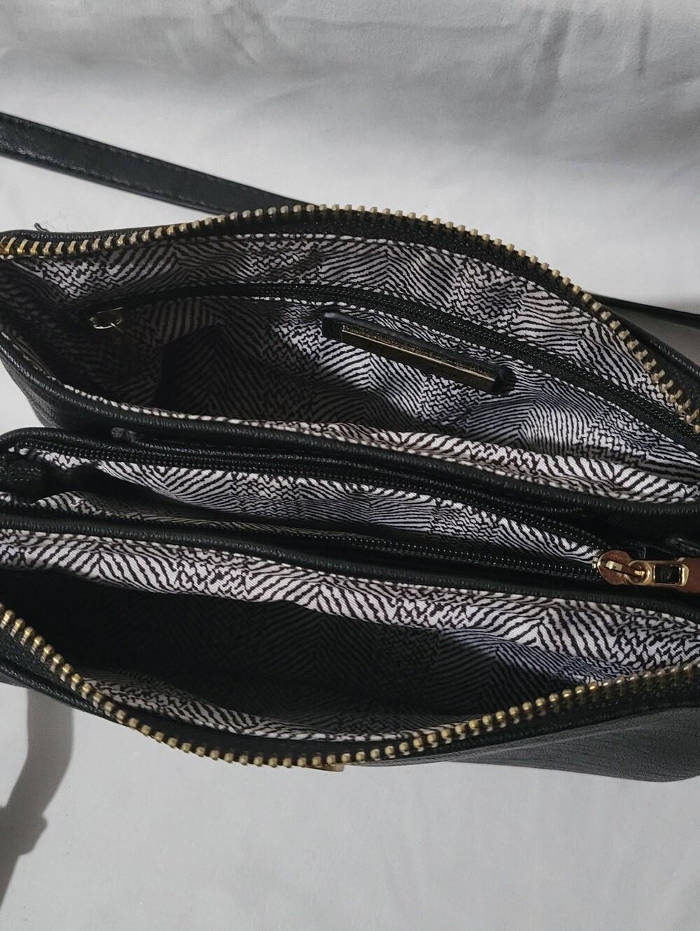 Miztique Vegan Leather Clutch Crossbody Bag Purse Black Gold Multi Pocket - Picture 4 of 10
